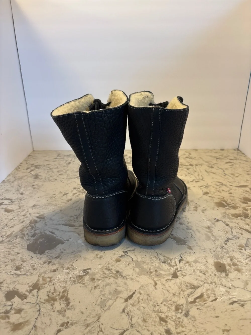 Women’s Duckfeet  Arthus Black Pebbled Leather Sherpa Boots 39